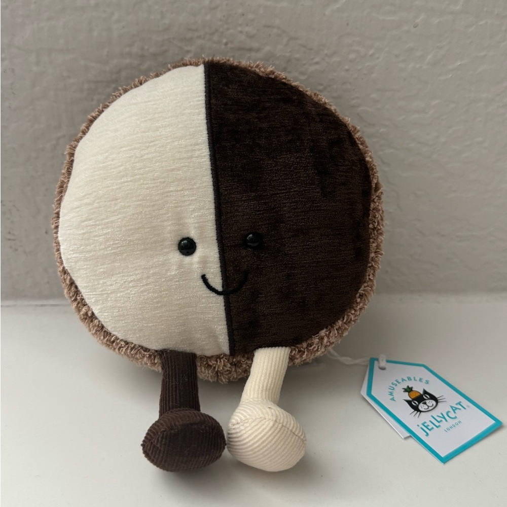 Authentic NWT Jellycat Amuseables Nibblechip Cookie FAO Schwarz NYC Exclusive